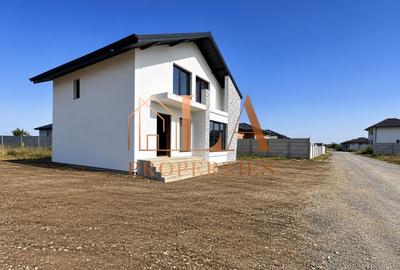 Casă individuală cu 4 camere în Clinceni