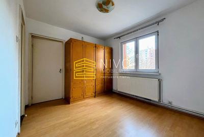 Apartament cu 3 camere semidecomandat în Dâmbu Pietros