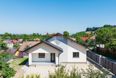 Casă nouă langă Brașov, curte însorită și vedere panoramică - 13