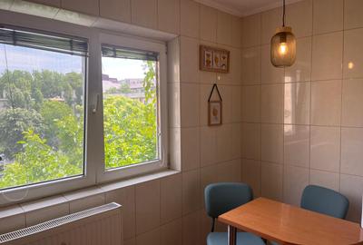 Garsoniera spatioasa, decomandata, acces rapid metrou si tramvai 41 - 5