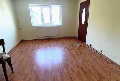 Apartament 3 camere conf 1 decomandat zona Centru - 1