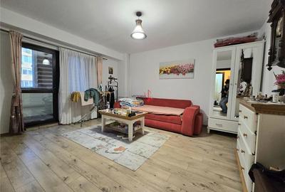 Apartament cu 3 camere decomandat în Tei