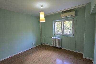 Apartament 4 camere 2 băi  suprafață 85 mp etaj 2/8 an 1982 - 2
