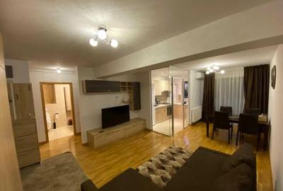 Apartament cu 2 camere semidecomandat, mobilat în Banu Manta