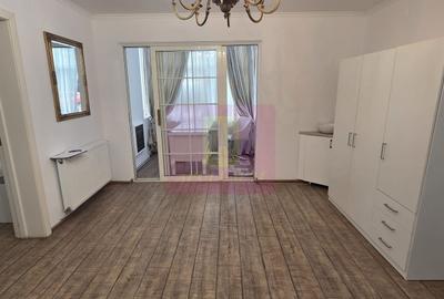 Apartament cu 2 camere, spatiu comercial – Campina, central