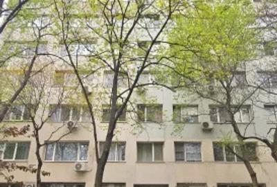Apartament cu 3 camere semidecomandat, mobilat în Grivița