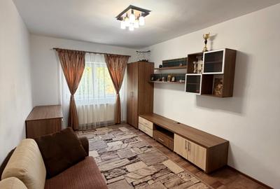 Apartament cu 3 camere decomandat în Răcădău