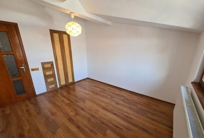 Vila cocheta cu 4 camere, parcare si curte - Baneasa - 8