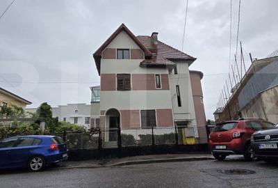 Birou, de 310.58 mp, în Central