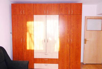 Apartament cu 3 camere mobilate,cartier Tractoru - 5