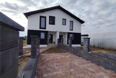 Duplex cu 4 camere în Moșnița Nouă