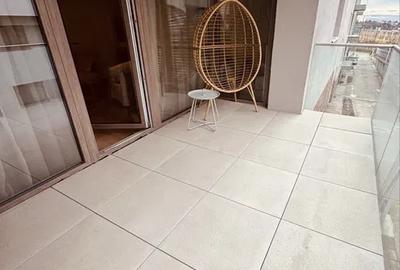 Apartament cu 3 camere semidecomandat, mobilat în Borhanci