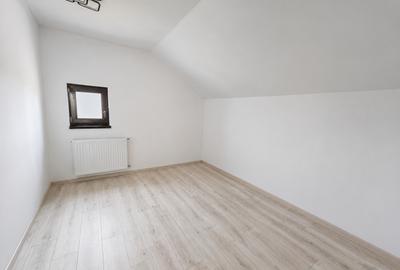 Casă P+1+mansardă, curte amenajata cu 4 locuri de parcare, luminoasa - 18