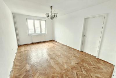 Apartament cu 3 camere decomandat în Astra