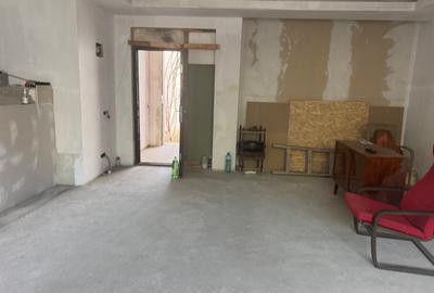 Vând vila P+1, situată în zona Trocadero - 4