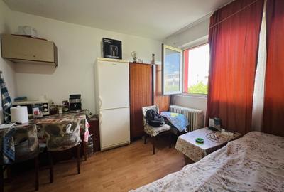 Garsonieră decomandată, mobilată în UMT