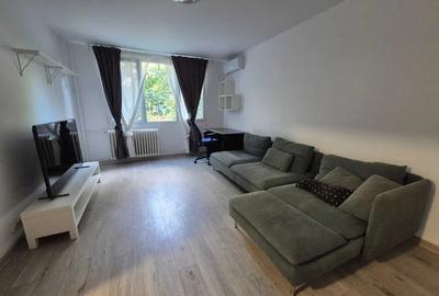 Apartament cu 4 camere decomandat, mobilat în Politehnica