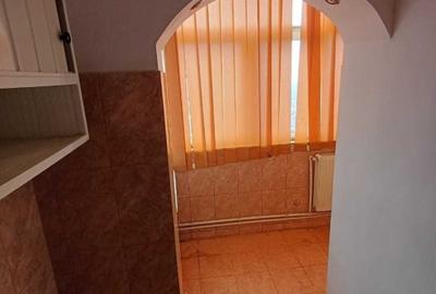 Apartament cu 2 camere decomandat în 9 Mai