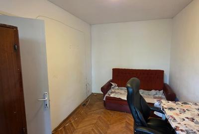 Narcisa-str Bucegi etajul 2-liber - 2