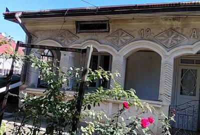 Casă individuală cu 4 camere în Central