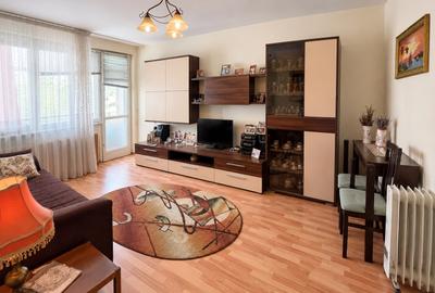 Iancului/Avrig/ Apartament cu 3 camere/ - 1