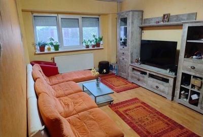 Apartament cu 3 camere decomandat, mobilat în Calarași 4