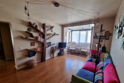 Apartament cu 3 camere semidecomandat în Vatra Luminoasă