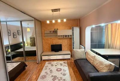 Garsonieră decomandată, mobilată în Vitan
