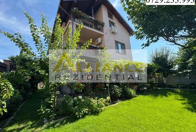 Casă individuală cu 7 camere decomandat în Central