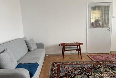Apartament cu 2 camere semidecomandat, mobilat în 1 Mai
