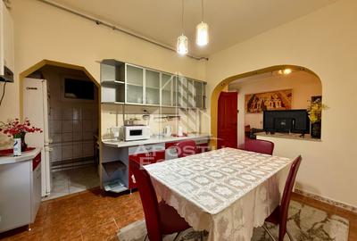 Apartament cu 2 camere semidecomandat, mobilat în Take Ionescu