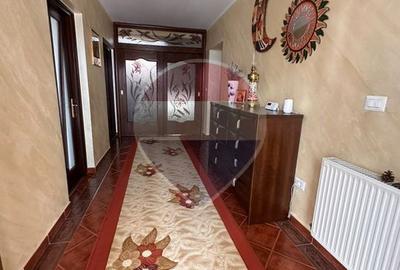 Casă / Vilă cu 8 camere de vânzare în Suceava - 18