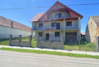 Casă spațioasă la gri in Blăjel - 1
