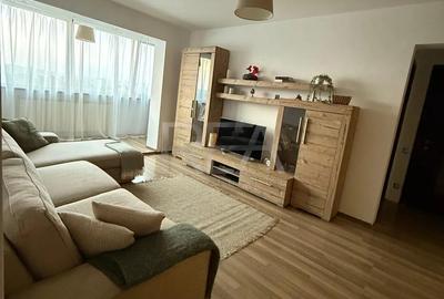 Apartament cu 3 camere decomandat, mobilat în Titan