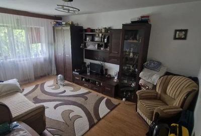 Apartament cu 3 camere decomandat, mobilat în Canta