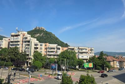 Apartament cu 4 camere semidecomandat în Decebal