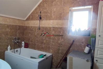 Comision 0%! Locul unde confortul devine acasa! Casa insiruita spatioasa zona Fl - 12