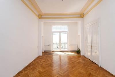 Casă cu 10 camere în P-ța Romană