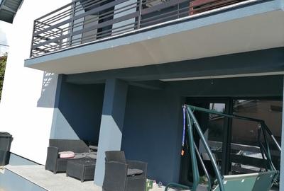 Casă  de vânzare central,  teren de 765 mp, garaj și sistem fotovoltaic - 1