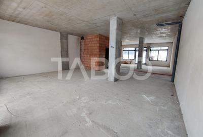 Spatiu comercial open space generos stradal cu vitrine Turnisor Sibiu - 1