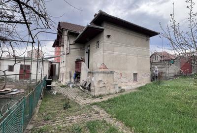 Casă individuală cu 3 camere în Central