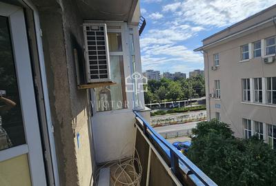 Apartament de vanzare, 3 camere decomandat.Republicii - 8