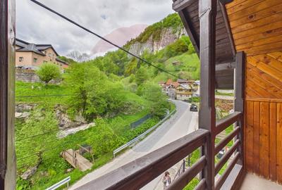 Pensiune/casa montană 9 camere în Dâmbovicioara, comision 0% - 36
