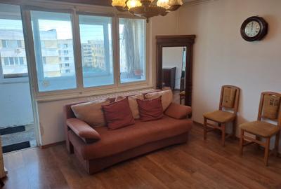 Apartament cu 3 camere semidecomandat în Obor