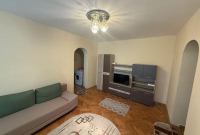 Apartament cu 2 camere semidecomandat, mobilat în Tomis Nord