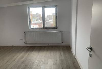 Apartament cu 4 camere decomandat în George Enescu