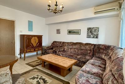 Apartament cu 3 camere decomandat, mobilat în P-ța Victoriei