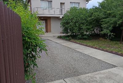 Casă individuală cu 10 camere în Central