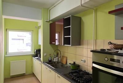 Apartament cu 3 camere decomandat, mobilat în Independenței
