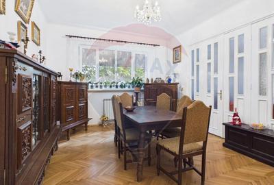 Vila generoasa cu 5 camere si curte, de vanzare in zona 13 Septembrie - 8